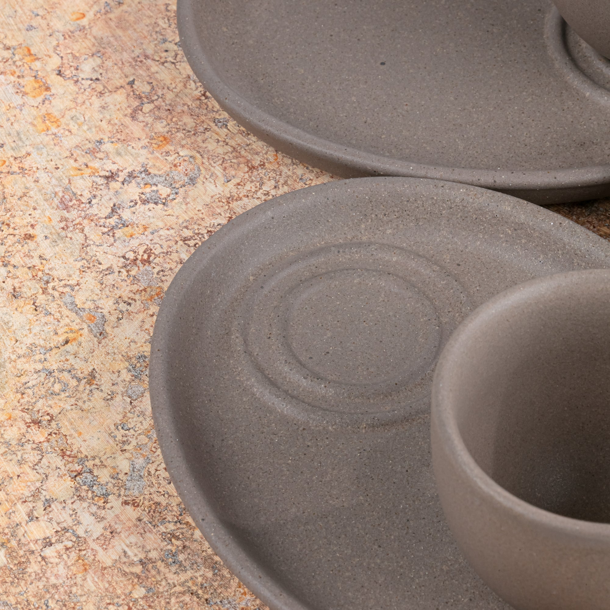 Set de 2 Tazas con Plato | Colección Eco-Ceramics
